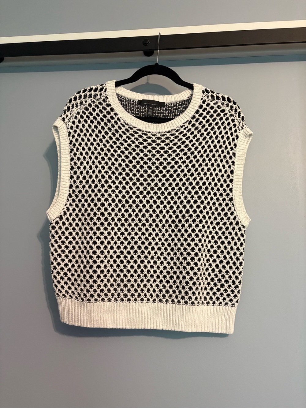 White House Black Market Black & White Knit Sleeveless Sweater Vest